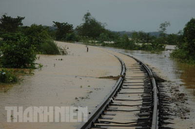 The Rail ways Hanoi - Saigon in the Flood